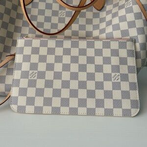 Louis Vuitton Neverfull Pouch